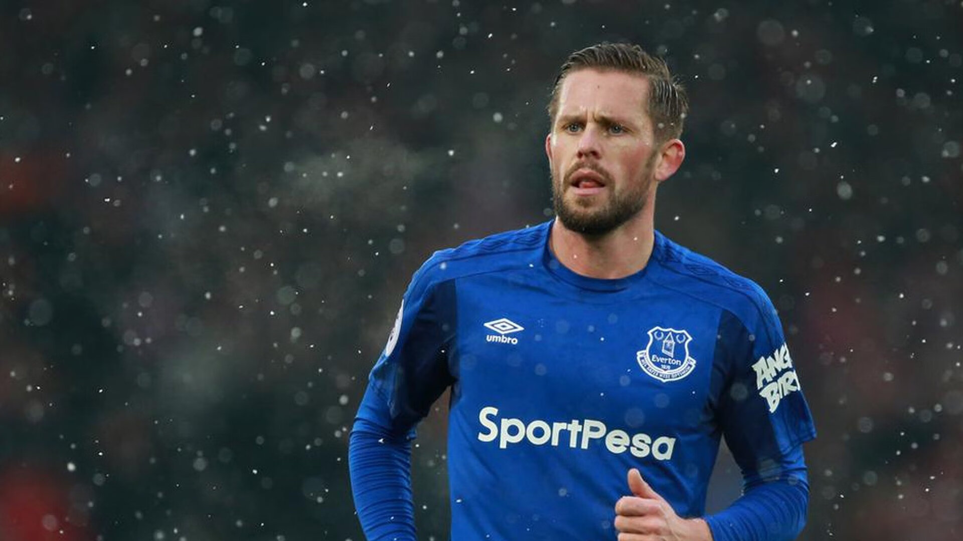 赛场焦点：张伟连续命中3个三分快速拉开比分！，张伟比赛时间